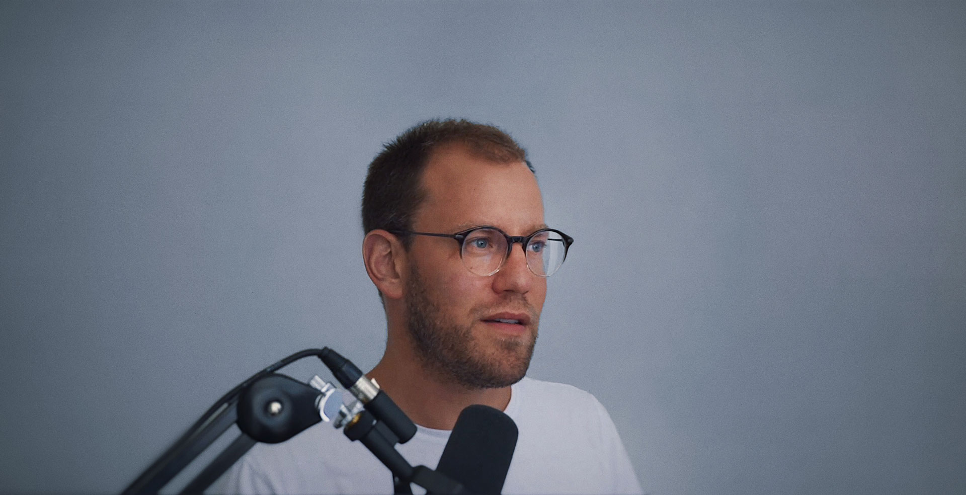 Daniel Disselkoen in front of a microphone